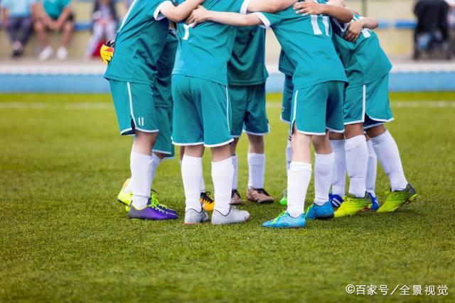山东泰山半场领先浙江，克雷桑表现抢眼